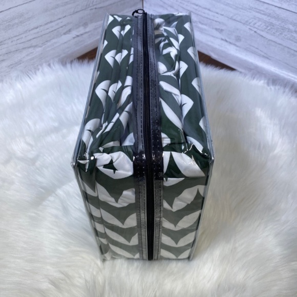 ⭐️SOLD-OUT⭐️King 4pc Emerald Wave Bedsheets - Picture 3 of 5